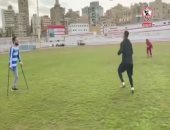 مباراة ثنائية بين الونش ولاعب بقدم واحدة فى الزمالك.. فيديو