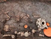 اكتشاف مقبرة طفل روماني ومعه كلبه عمرها 2000 سنة.. اعرف التفاصيل