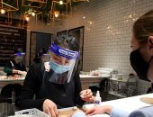 منع دخول المطاعم وأماكن العمل للممتنعين عن تطعيم كورونا فى استراليا