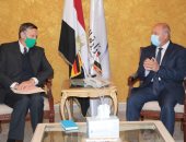 وزير النقل يستعرض مع سفير ألمانيا تنفيذ أول قطار سريع من السخنة للعلمين