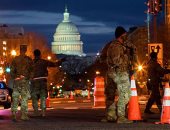 صور.. العالم هذا الصباح.. باكستان تعلن فتح المدارس رغم جائحة كورونا.. والكلاب تقود رحلة البحث عن مفقودين بين أنقاض الزلزال فى إندونيسيا.. وإضاءة ساحة الأعلام بالعاصمة الأمريكية واشنطن استعدادا لتنصيب جو بايدن