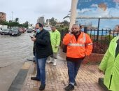 نائب محافظ الإسكندرية يتفقد أعمال تصريف مياه الأمطار ويتابع الحركة المرورية