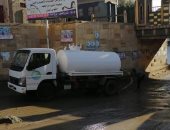 شفط تجمعات مياه الأمطار من شوارع تلا فى المنوفية.. صور