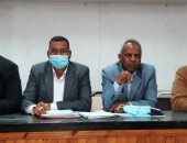 محافظ أسوان: عقد 10 جلسات استماع لأهالى القرى المستهدفة بالتطوير.. صور