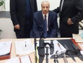 جمارك مطار القاهرة تضبط محاولتى تهريب أقراص مخدرة وأسلحة بيضاء 