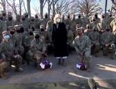 جيل بايدن توزع الشوكولاتة على حرس الكابيتول.. وتؤكد: "أنا أمكم".. فيديو