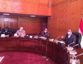 محافظ الإسماعيلية يناقش مشروع تطوير الريف المصرى والبنية التحتية لـ16 قرية بالقنطرة شرق.. صور