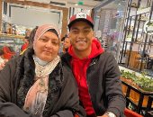 مصطفى محمد ينشر صورة مع والدته ومشجعو جالطة سراى يطالبونه بالقدوم للفريق