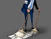 كاريكاتير اليوم.. بايدن ينظف البيت الأبيض من قرارات ترامب