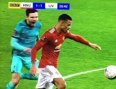 شاهد.. روبرتسون يلجأ لحيلة "سبعيناتى" لإيقاف جرينوود نجم مانشستر يونايتد