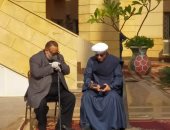 محمود ياسين التهامى يصل مسجد الباقيات الصالحات لأداء صلاة الجنازة على عبلة الكحلاوى.. فيديو