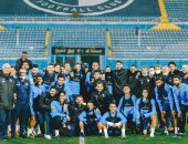 بيراميدز يحتفل بعيد ميلاد رمضان صبحي قبل مواجهة الأهلي .. صور