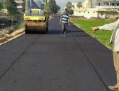 رصف 3 طرق بأبو حمص وحوش عيسى بتكلفة 7 مليون و 320 ألف جنيه.. صور