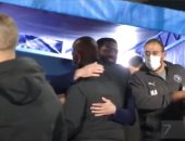 أحمد فتحى يستقبل موسيمانى بالأحضان في مباراة الأهلى وبيراميدز