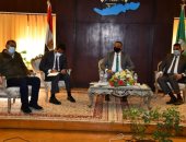 محافظ الفيوم يستعرض جهود تنفيذ مبادرة حياة كريمة لتطوير القرى.. صور