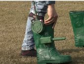 هنود يبتكرون أحذية مطاطية قادرة على إطلاق النار بواسطة جهاز لاسلكى.. فيديو