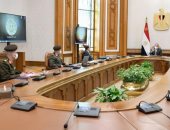 الرئيس السيسى يستعرض الموقف الإنشائى لعدد من مشروعات الهيئة الهندسية على مستوى الجمهورية.. ويوجه بتوفير أحدث المعدات والآلات لمشروع تطوير الريف المصرى.. وتطوير الشبكة القومية للطرق والمحاور وفق الجدول الزمنى