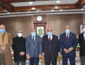 محافظ المنيا يستعرض المشروعات التنموية بالقرى ضمن مبادرة "حياة كريمة"