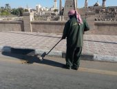 حملة نظافة مكبرة لرفع القمامة بشوارع حي وسط مدينة الأقصر.. صور
