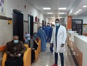 خروج 9 حالات من مستشفى العديسات للعزل بعد شفائهم من كورونا بالأقصر