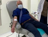 وكيل صحة الغربية يتبرع بالدم لحث المواطنين على المشاركة بالحملة
