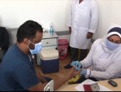 المستشفيات الجامعية بالمنيا: تطعيم 45 فردا من الأطقم الطبية بلقاح كورونا
