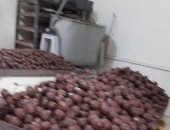 ضبط 600 علبة مصنعات غذائية داخل مصنع بدون ترخيص بالعاشر من رمضان