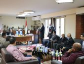 وفد من المرشحين لعضوية الاتحاد الليبي لكرة القدم في زيارة لنادي الزمالك