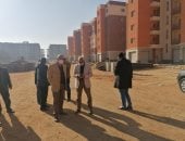 مسئولو "الإسكان" يتفقدون مشروع عمارات "السلام" بمدينة العبور