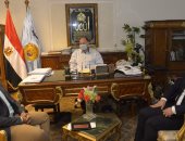 محافظ أسيوط يلتقى شباب مؤسسة حياة كريمة ويعلن دعمه لمبادرة "التصالح حياة"