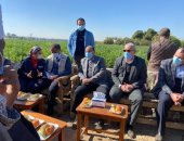 وزير التنمية المحلية لأهالى قربة البغدادى بالأقصر: "احنا جايين نخدمكم"