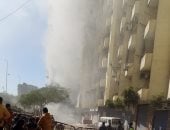 وقف عمليات الإطفاء بسبب توصية لجنة هندسية لمنع سقوط عقار فيصل المحترق.. صور