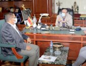 محافظ بنى سويف يبحث خطة تنفيذ مبادرة "حياة كريمة" لتطوير 65 قرية