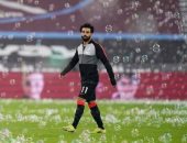 سر الفقاعات البنفسجية التى طاردت محمد صلاح فى مباراة وست هام ضد ليفربول