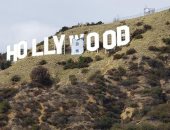 ما السر وراء تغيير لافتة "هوليوود" الشهيرة إلى "هوليبووب".. تعرف على السبب