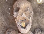 مومياوات بألسنة ذهبية تخاطب الموتى.. اندبندنت تبرز كشف الإسكندرية الأثرى