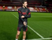 ليفربول يستبعد مشاركة بين ديفيز وأوزان كاباك أمام مباراة برايتون المقبلة.. صور