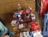 ضبط صيدلية تجرى مسحات كورونا بإمبابة وتلقى مخلفاتها بالطريق.. صور 