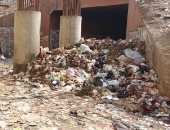 أهالى: القمامة تنتشر بالمناطق الشعبية فى الجيزة والمحافظ لم يتحرك.. صور
