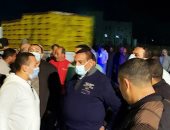 محافظ البحيرة يتابع أعمال إصلاح الهبوط الأرضى على أحد جانبى الطريق الزراعى