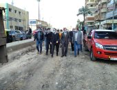 محافظ كفر الشيخ يتفقد بدء رصف طريق سخا وتطوير الشوارع والمحاور الجديدة