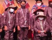 "احمى ابنك".. ملابس خاصة لطلاب المدارس فى بوليفيا لوقايتهم من كورونا..فيديو