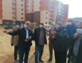نائب وزير الإسكان يتفقد مشروعات مدينة العبور لمتابعة نسب التنفيذ
