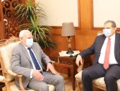 وزير القوى العاملة يصل بورسعيد لتسليم شهادات تأمين للصيادين.. صور