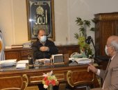 محافظ أسيوط يناقش خطة إنشاءات هيئة الأبنية التعليمية ب 140 مدرسة