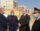 محافظ القاهرة يتفقد أعمال تطوير عزبة الهجانة بمدينة نصر.. صور