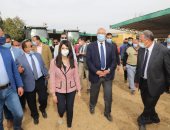 وزيرا التعاون الدولى والزراعة يسلمان مزراعى الفيوم والمنيا 324 معدة زراعية