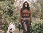 درة مع كلبها فى فوتوسيشن وتوجه رسالة لجمهورها: استمر فى فعل الأشياء بالحب