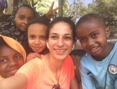 شابة مصرية تسخر حياتها لخدمة المناطق الأكثر احتياجا بأفريقيا ووزيرة الهجرة تكرمها