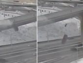 نجاة سائق سقط بسيارته من جسر بارتفاع 70 قدما فى ولاية ويسكونسن.. فيديو